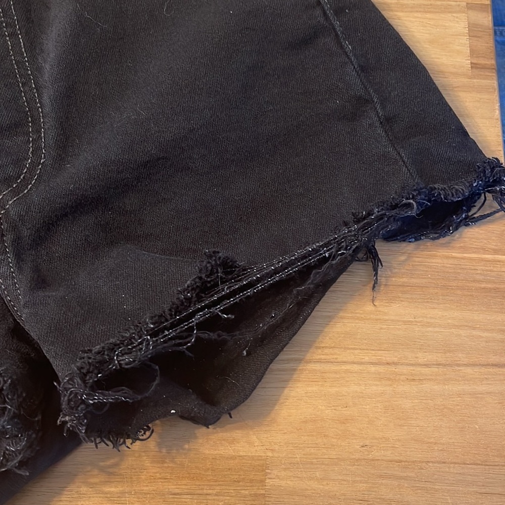 LEVIS 501 jean shorts - Picture 4 of 9